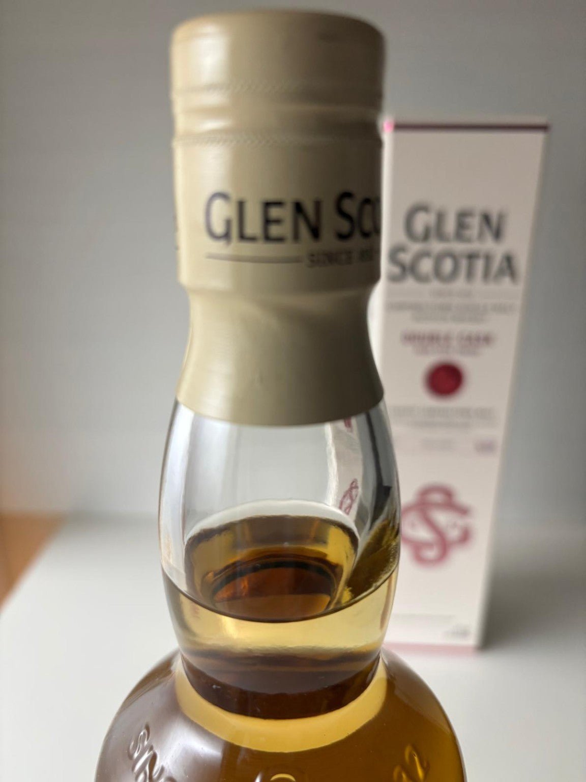 Glen Scotia Double Cask Rum Cask Finish Flasche und Verpackung Detail